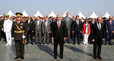 Zafer'in 100. yılında İzmir'de coşkulu tören...