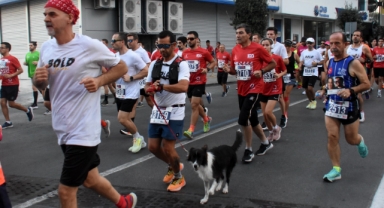 3 bin atlet İzmir'in 100. yılı için koştu