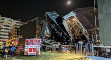 9 Eylül öncesi Tarkan'ın konser sahnesi çöktü 