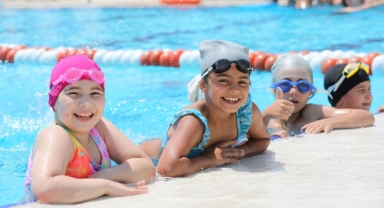 Bayraklı Havuzu’nda yüzde yüz hijyen!