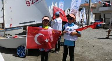 İzmir Körfezi'nde saygı duruşu