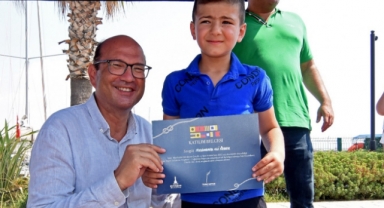 Kadifekaleli çocuklar yüzme sertifikalarını aldı