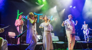 Kardeş Türküler Güzelbahçe’yi Salladı