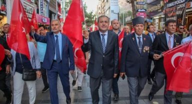 Karşıyaka'da Gazilerden anlamlı yürüyüş