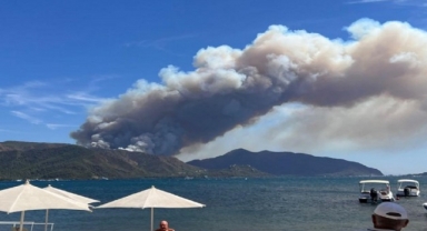 Marmarislileri korkutan yangın... Ekipler müdahale ediyor