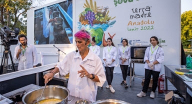 Michelin yıldızlı şefi Terra Madre Anadolu için mutfağa girdi