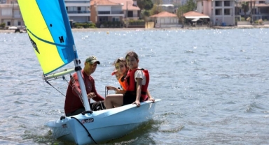 Narlıdere'nin kızları yelken sporuyla tanıştı