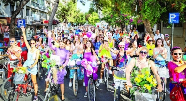 Süslü kadınlar Karşıyaka'da pedallayacak!