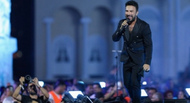 Tarkan'dan vakıflara bağış!
