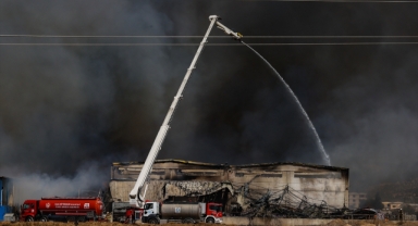 Torbalı'da korkutan fabrika yangını