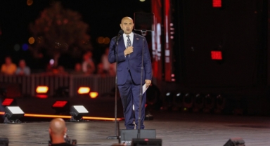 Yazar, sanatçı, gazeteci ve aydınlar Soyer'e destek verdi