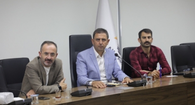 Ak Parti İzmir'den bütçe eleştirisi... Paraları çarçur ediyorlar