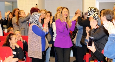 AK Parti'ye üye yapılan kadınlar törenle CHP'ye geçti