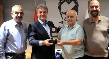 Amatörlerden Başkan İduğ’a plaketli teşekkür