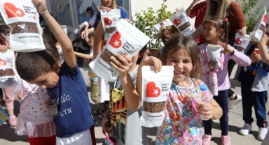 Bayraklı’da minikler can dostlarla buluştu