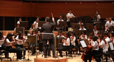 Bornovalı çocuklar “Cumhuriyet” için çaldı