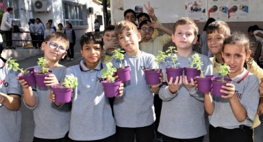  Bornovalı minikler toprakla buluştu