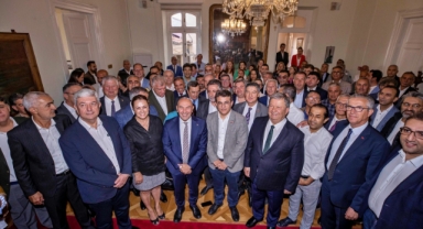 CHP'li Büyükşehir Meclis Grubu'ndan Başkan Soyer'e destek