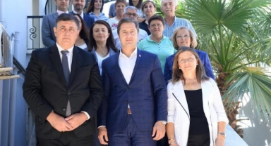 CHP'li Yücel Karşıyaka'da...“AKP’nin bize saha mesajı vermesi biraz komik”