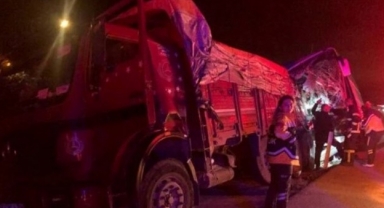 Feci kaza…Yolcu otobüsü ile tır çarpıştı 2 ölü