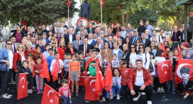 Gültepe'de türkülü ve zeybekli Cumhuriyet kutlaması