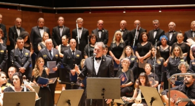 İtfaiye Haftası’nda İzmirli itfaiyeciler sahne aldı