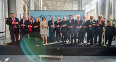 İzmir'in yeni kitap fuarı 'İZKİTAP' açıldı