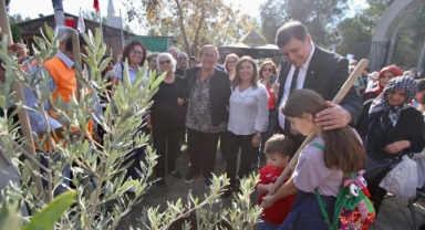 Tohumlar atadan, bohça Karşıyaka’dan!