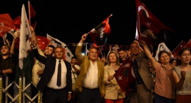 Torbalı'dan Leman Sam'lı Cumhuriyet Bayramı kutlaması