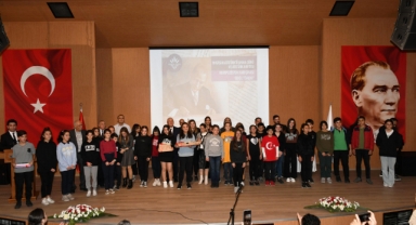 Başkan Selvitopu'ndan dereceye giren öğrencilere ödül