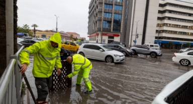 Büyükşehir'den aşırı yağış alan bölgelere anında müdahale