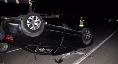 Ehliyetsiz genç kaza yaptı:1 ölü, 2 yaralı