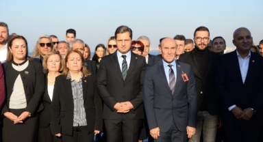 CHP İzmir'den Ata'ya saygı