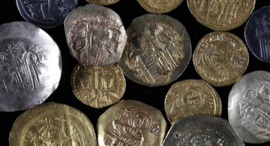 İzmir’de tarihi eser operasyonu: 123 adet sikke ele geçirildi 