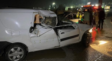 İzmir’de zincirleme kaza: 1'i bebek 3 yaralı!