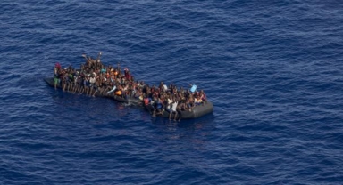 İzmir'in 2 kıyısında 78 düzensiz göçmen kurtarıldı