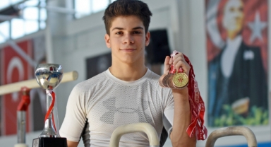 İzmir’in genç yeteneği zirveden inmiyor