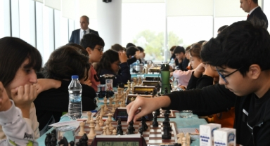 Karabağlar 'da 'Başöğretmen Atatürk Satranç Turnuvası' başladı