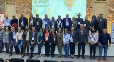 Sağlık emekçileri 'İzmir Şehir Hastanesi Çalıştayında' buluştu