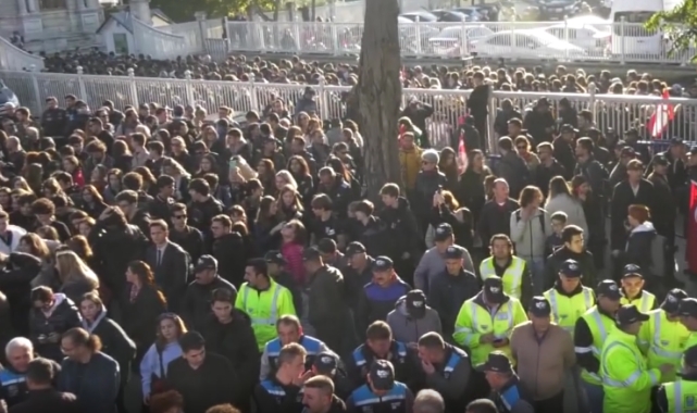 Yurttaşlar, Dolmabahçe’ye akın etti