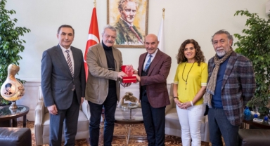 Başkan Soyer'e “Barışa Ömür Boyu Emek Ödülü”