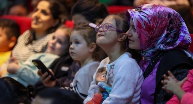  Buca Belediyesi'nden miniklere özel tiyatro etkinliği 