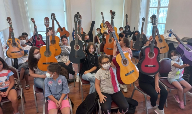 Buca'da çocuklar sanat ve sporla büyüyor