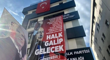 CHP İl Binasında dev pankart: 