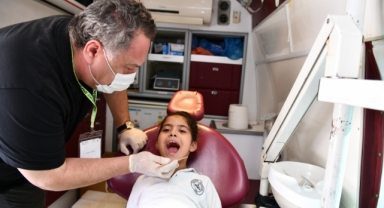 Çiğlili çocuklar ağız ve diş sağlığı taramasından geçiyor