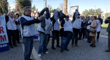 Emeklilerden ‘donlu’ eylem: Verecek bir canımız bir de donumuz kaldı!