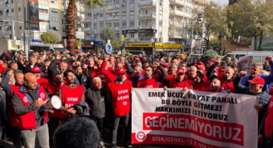Haklarını alamayan emekçiler Belediye önünden seslendi: “Karşıyaka uyuma işçine sahip çık”	