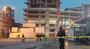 İzmir'de inşaat vinci devrildi! 5 ölü, 2 yaralı