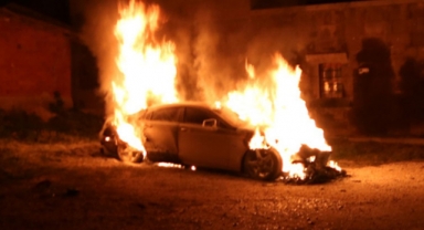 İzmir’de korku dolu anlar… Seyir halinde giderken alev topuna dönüştü 