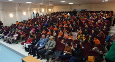 Karakayalı’dan çocuklara tiyatro sürprizi